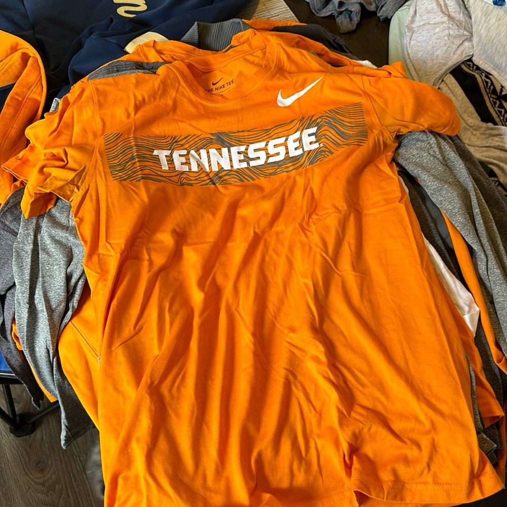 Nike- University of Tennessee dri-fit tshirts. 6 total shirts. Size XS(M) S(W)